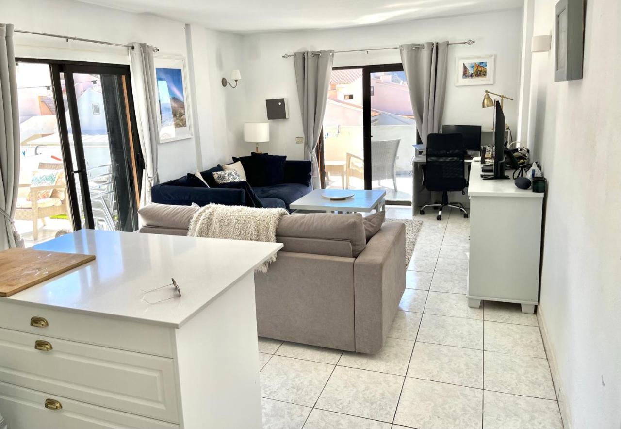 Sea View Penthouse With Large Terrace Daire Los Cristianos  Dış mekan fotoğraf